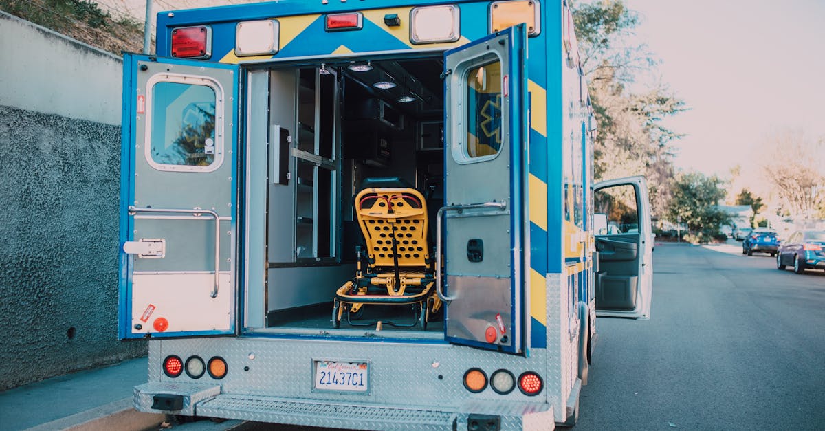 service d'ambulance disponible 24h/24 pour tous vos besoins médicaux urgents. transport sécurisé de patients, intervention rapide et équipe qualifiée à votre service.