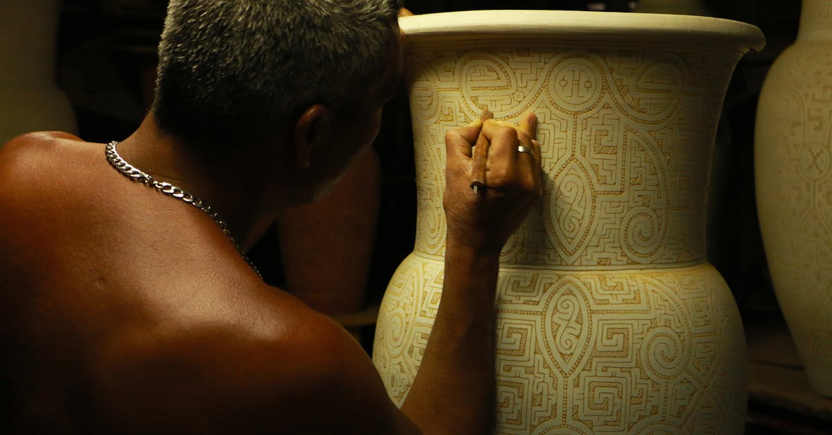 découvrez l'univers fascinant de la céramique : techniques, histoire, tendances actuelles et conseils pour créer ou choisir vos pièces en céramique artisanale.