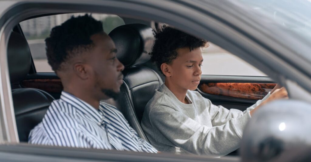 professeur de conduite automobile et sécurité routière trouvez un moniteur d’auto-école qualifié pour vos cours de conduite. découvrez nos conseils pour choisir le bon instructeur et réussir votre permis rapidement et en toute confiance.