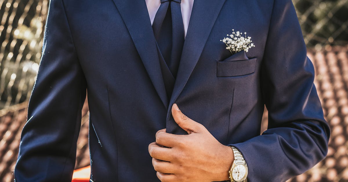 découvrez tout sur le métier de groom : missions, qualités requises, formation et opportunités de carrière dans l’hôtellerie de luxe. informez-vous sur le quotidien de ce professionnel du service.
