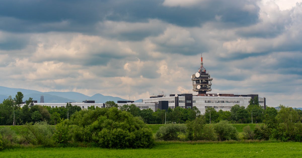 découvrez tout ce qu'il faut savoir sur le concept de headquarters : définition, rôle, fonctionnement et importance pour les entreprises et organisations internationales.