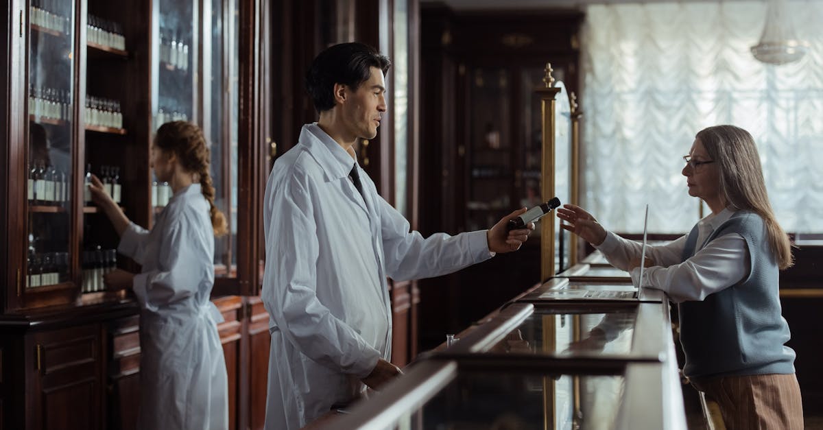 découvrez le métier de pharmacien industriel, expert dans la fabrication, le contrôle qualité et la réglementation des médicaments au sein de l'industrie pharmaceutique.