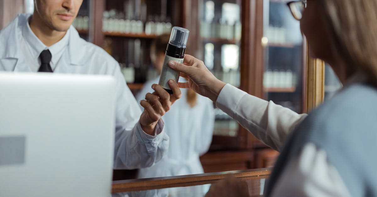 découvrez le métier de pharmacien industriel : ses missions, ses compétences et son rôle clé dans la production et le contrôle des médicaments au sein de l'industrie pharmaceutique.