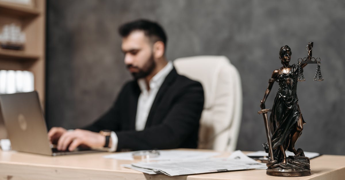 découvrez le rôle et les responsabilités d'un représentant judiciaire, chargé d'agir au nom des parties devant les tribunaux et d'assurer la défense de leurs intérêts dans les procédures juridiques.