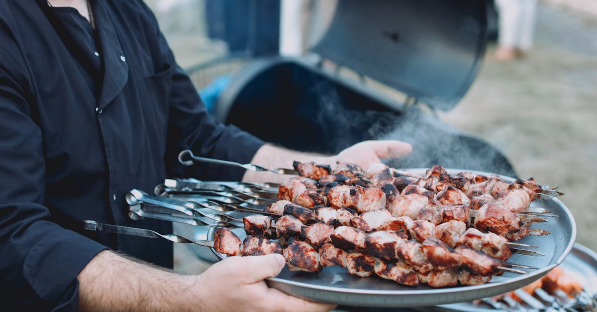 découvrez tout sur le kebab : son histoire, ses ingrédients savoureux et nos conseils pour savourer ce plat emblématique, idéal pour les amateurs de cuisine rapide et gourmande.