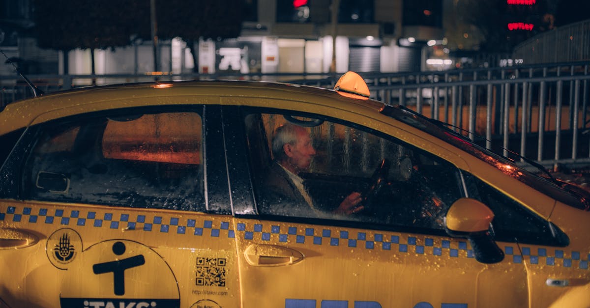 découvrez le métier de conducteur de métro : missions, compétences requises, conditions de travail et perspectives d'évolution dans le secteur des transports urbains.