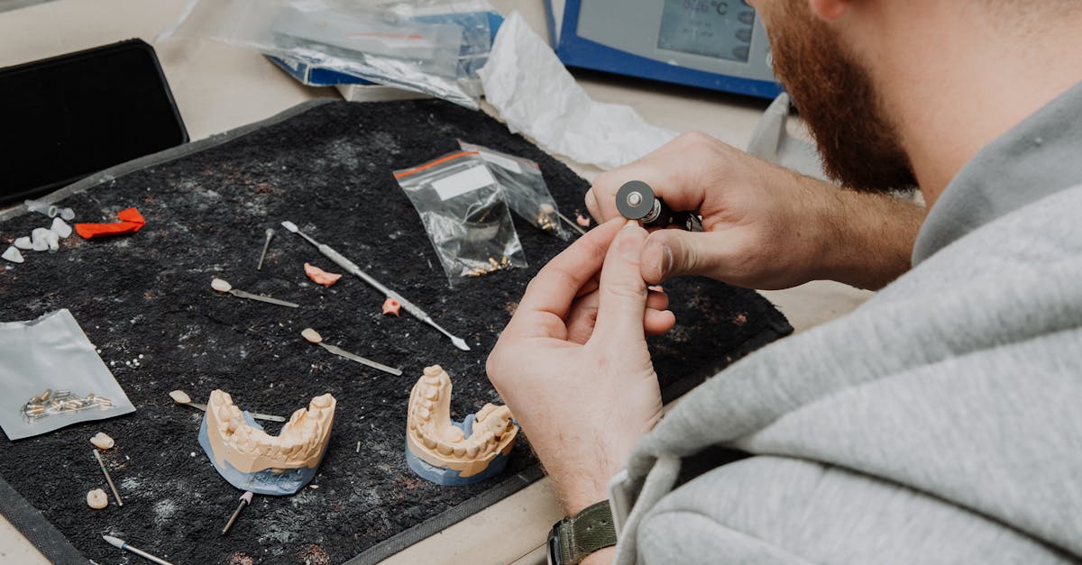 découvrez le métier de technicien qualité : missions, compétences requises et perspectives de carrière pour garantir la conformité et la performance des produits en entreprise.