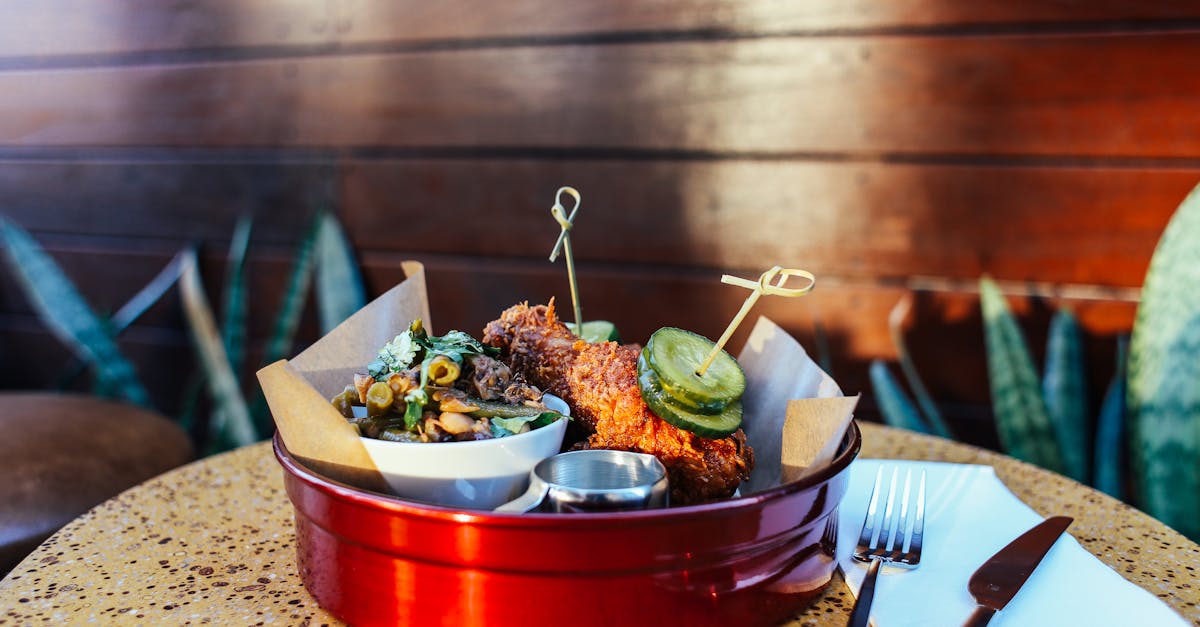 découvrez notre rôtisserie artisanale : poulets fermiers rôtis, travers de porc savoureux et spécialités maison, préparés chaque jour avec des ingrédients frais pour un repas gourmand et convivial.
