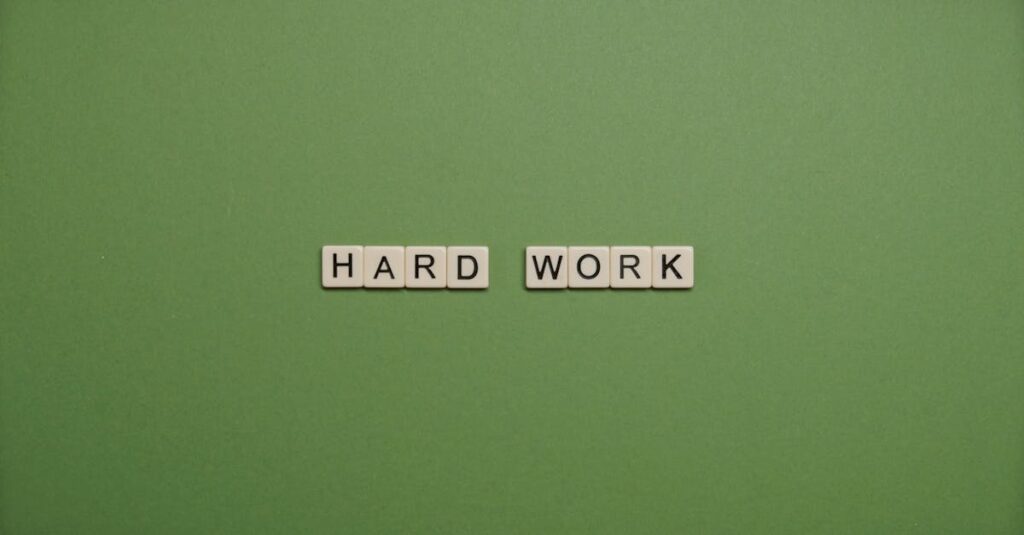 découvrez l'importance des soft skills : des compétences essentielles comme la communication, l'esprit d'équipe et l'adaptabilité, pour réussir dans votre carrière et évoluer dans le monde professionnel.