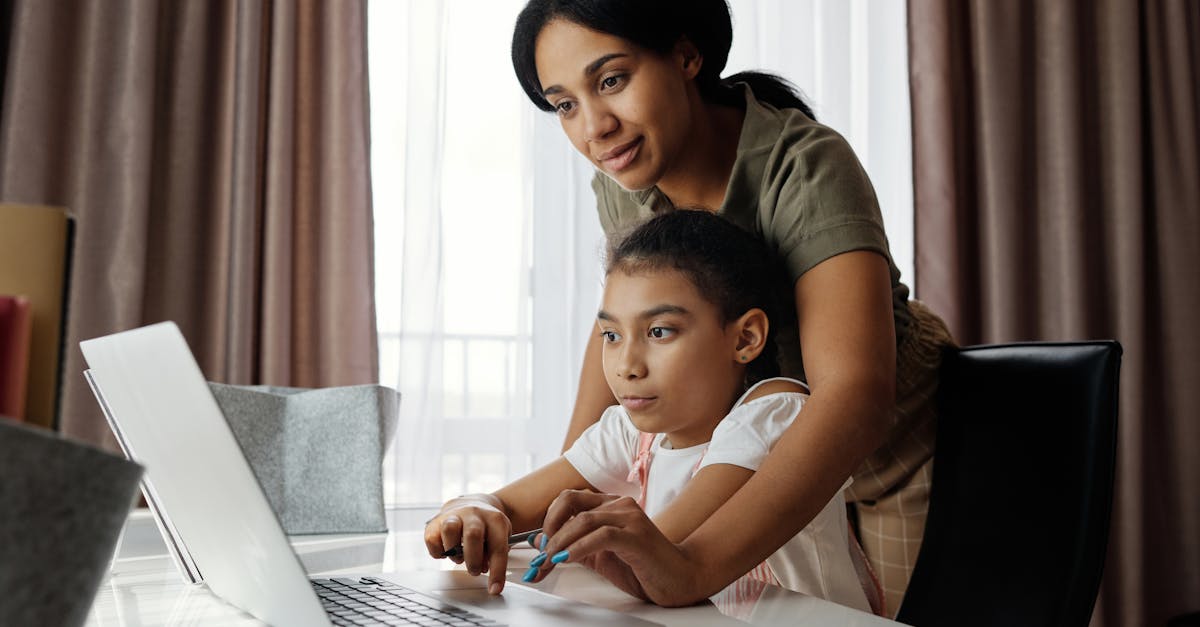 découvrez des enseignants spécialisés dévoués à l'accompagnement pédagogique personnalisé de chaque élève, pour favoriser réussite et épanouissement scolaire.