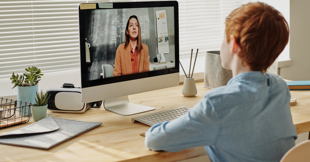 découvrez le métier de teacher : missions, compétences requises et formations pour devenir un enseignant inspirant et accompagner les élèves vers la réussite.