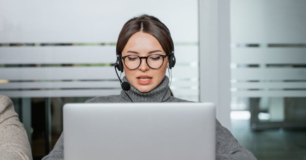 découvrez le métier d'agent administratif : ses missions, compétences requises, formations et perspectives de carrière. un poste clé pour le bon fonctionnement des entreprises et administrations.