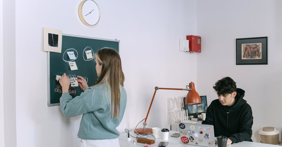 découvrez comment effectuer une modification au sein d'une association : démarches, formalités administratives, et conseils pratiques pour mettre à jour les statuts, le bureau ou l'objet de votre association.