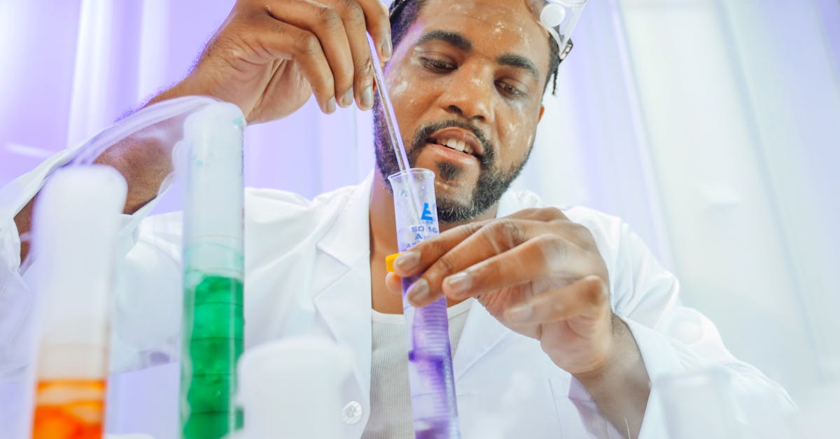 découvrez le métier de biologiste : formation, missions quotidiennes, débouchés professionnels et impact sur la recherche scientifique et l’environnement.