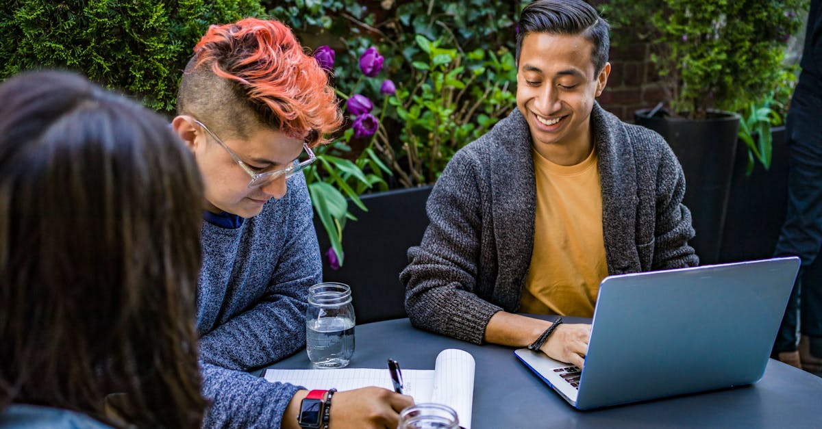 découvrez l’importance de la collaboration en milieu professionnel, ses avantages pour la productivité et des conseils pratiques pour favoriser le travail d’équipe efficace au sein de votre organisation.