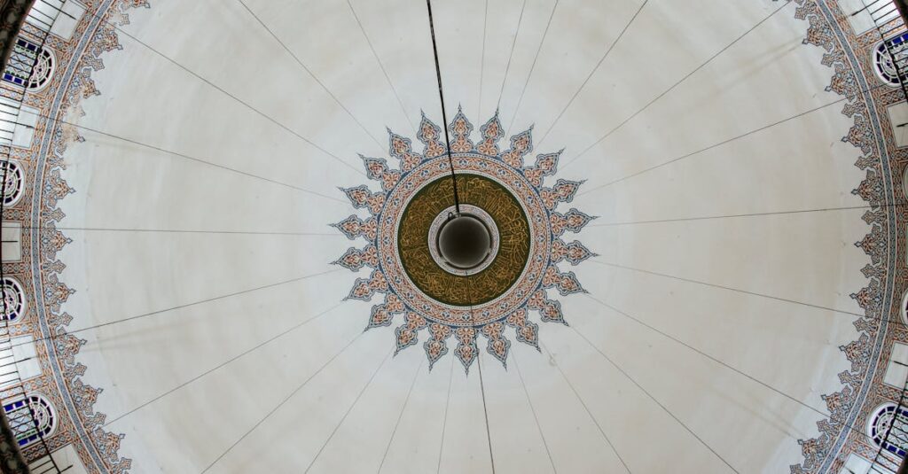 découvrez l'art du craftsmanship : passion, savoir-faire et techniques traditionnelles pour créer des objets uniques, authentiques et d'une qualité exceptionnelle.