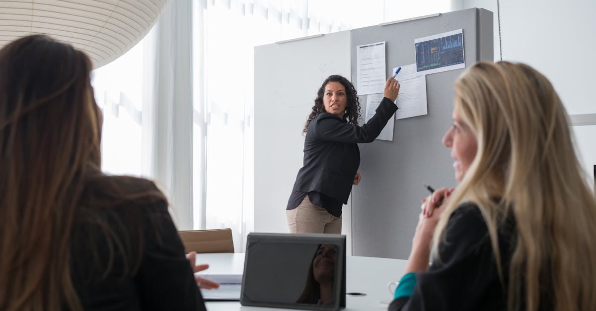 découvrez le métier de data manager : rôle clé dans la gestion, la sécurité et l’analyse des données pour optimiser la prise de décision en entreprise. compétences, missions et importance dans l’ère du numérique.