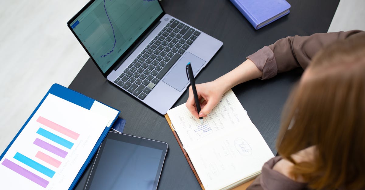 découvrez le métier de data manager : rôle, missions, compétences requises et perspectives de carrière dans la gestion et l’analyse de données au sein des entreprises.