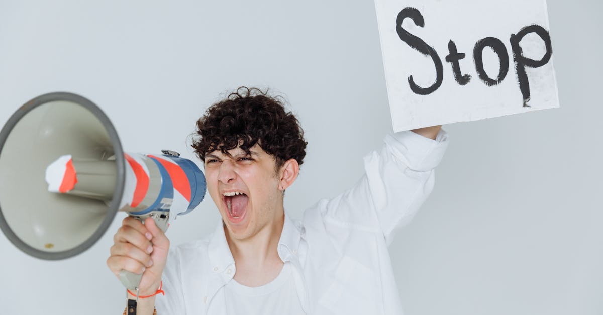 découvrez comment rédiger une lettre de mise en demeure efficace, ses éléments essentiels et conseils pratiques pour faire valoir vos droits ou régler un litige à l’amiable.