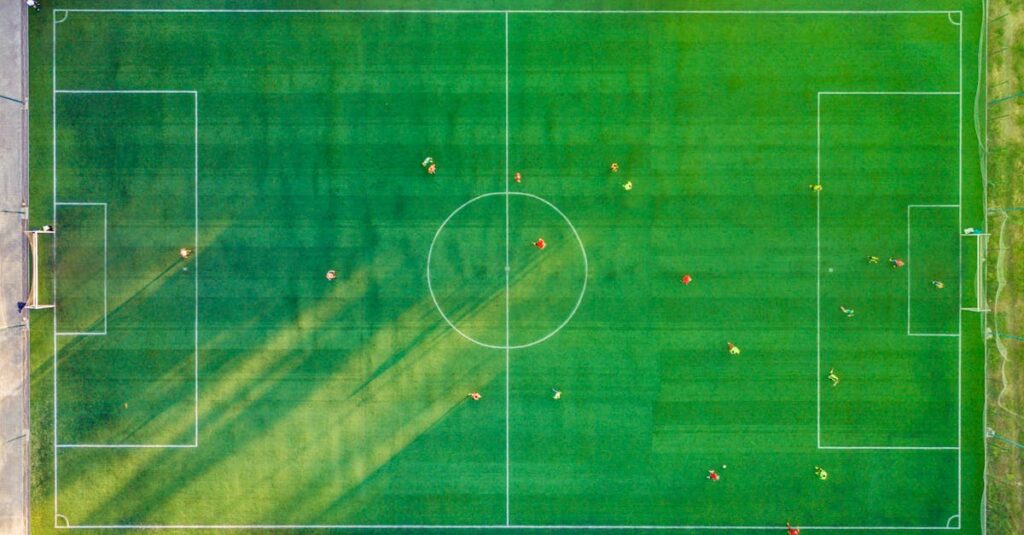 découvrez toute l'actualité du football : résultats en direct, classements, analyses de matchs, transferts et histoires des plus grands clubs et joueurs. restez informé sur le monde du foot, des compétitions nationales aux tournois internationaux.