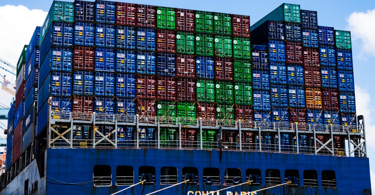 découvrez le rôle et les avantages d'un freight forwarder (transitaire international) pour optimiser vos expéditions et faciliter la gestion de votre chaîne logistique à l’international.