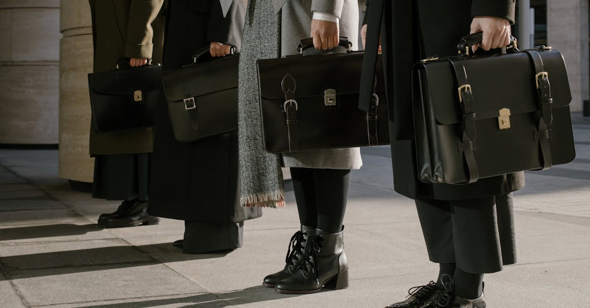 découvrez ce qu’implique un emploi à temps plein : définition, avantages, conditions et droits des salariés, ainsi que la différence avec le temps partiel.