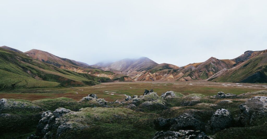Les géologues : des explorateurs de la terre et de ses mystères découvrez le métier de géologue : rôle, missions et formations. apprenez comment les géologues étudient la terre, ses ressources et son histoire pour mieux comprendre notre planète.
