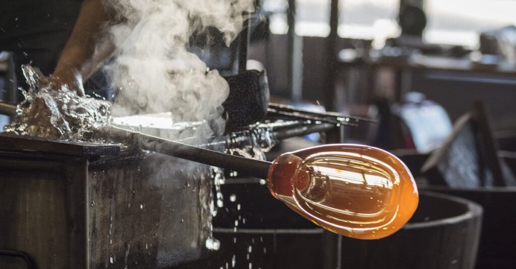 découvrez l’art du soufflage de verre : techniques, histoire et conseils pour débutants et passionnés. plongez dans l’univers fascinant du verre soufflé artisanal.