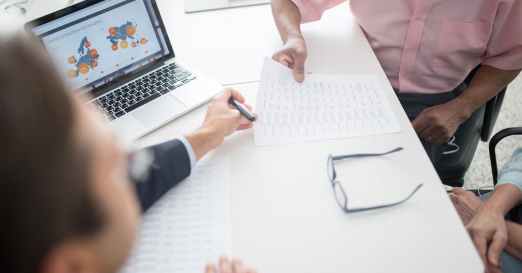 trouvez un conseiller en assurance compétent pour vous guider dans le choix des meilleures solutions d'assurance adaptées à vos besoins. obtenez des conseils personnalisés et une expertise professionnelle.