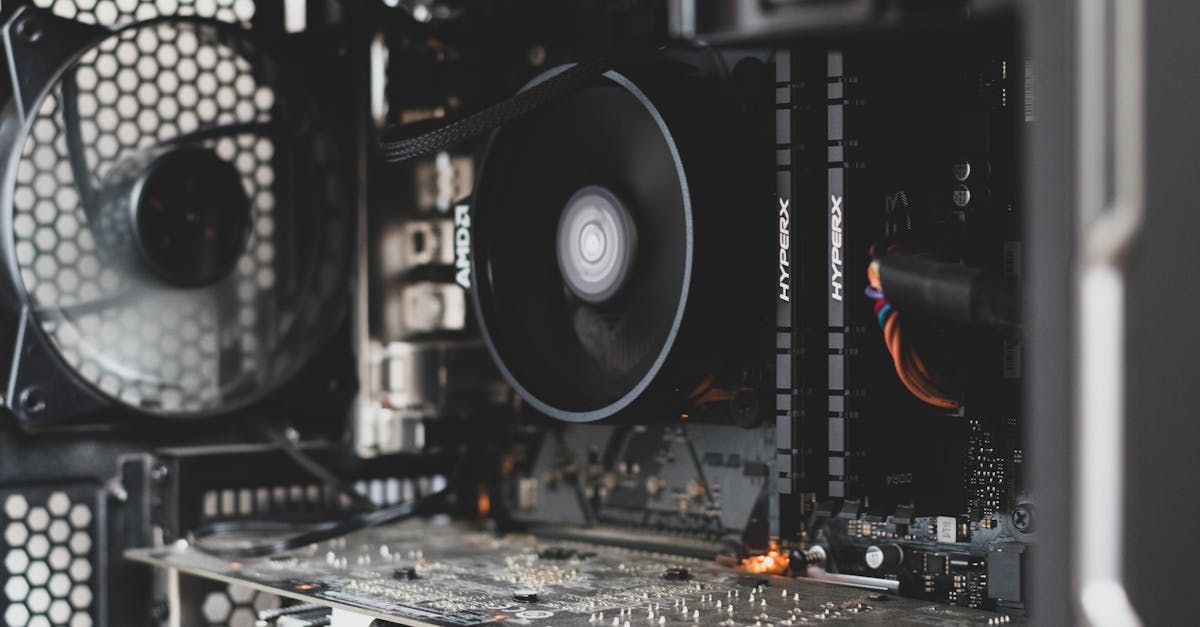 découvrez le rôle clé de l'auditeur interne : missions, compétences requises et importance dans l'amélioration des processus internes et la gestion des risques en entreprise.