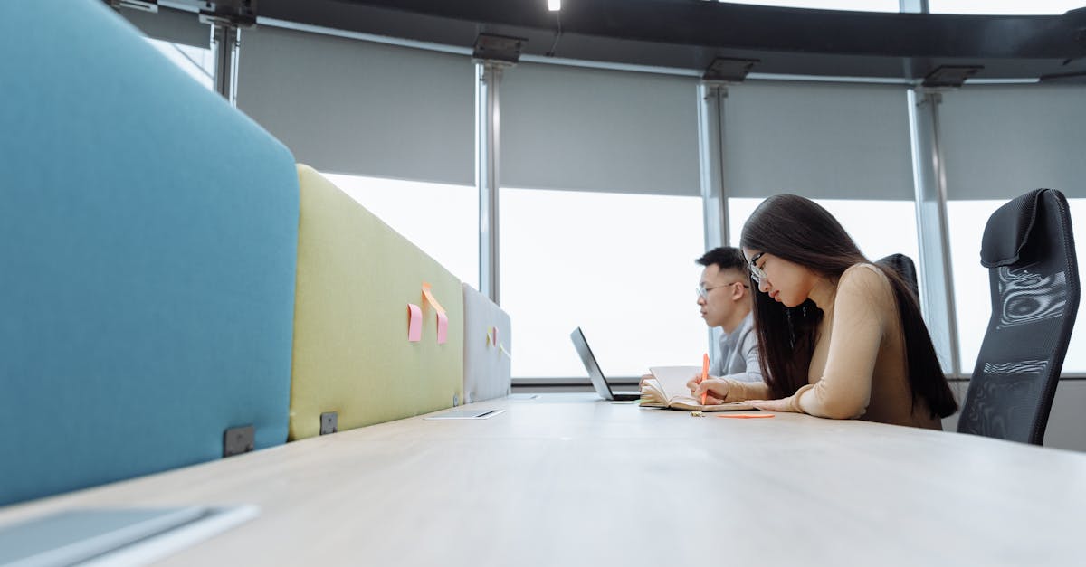 découvrez la définition d'une joint stock company : une société par actions permettant à plusieurs investisseurs de détenir des parts, partager les profits et limiter leur responsabilité. idéal pour financer et développer des entreprises à grande échelle.