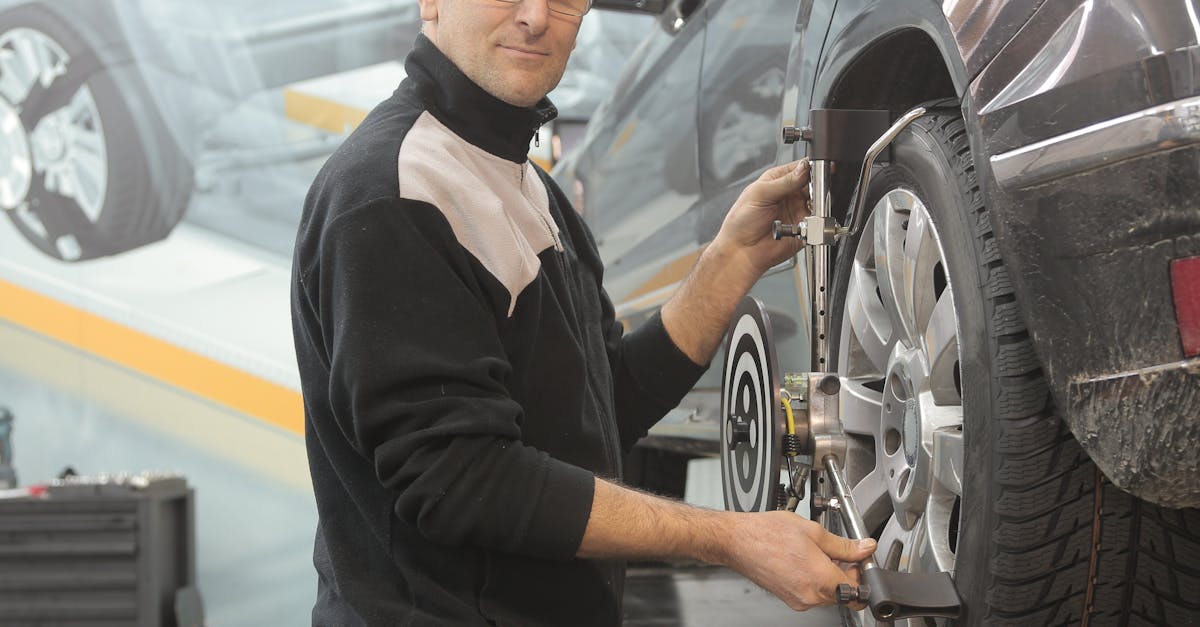 découvrez le métier de mécanicien : missions, compétences requises, formations et conseils pour réussir dans le secteur de la mécanique automobile et industrielle.