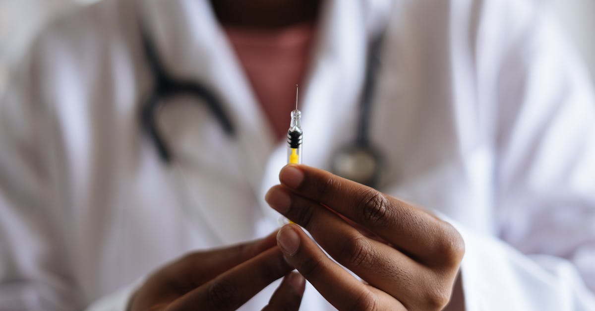 découvrez le métier d'infirmier : missions, compétences, formations et qualités requises pour exercer cette profession essentielle du secteur de la santé.