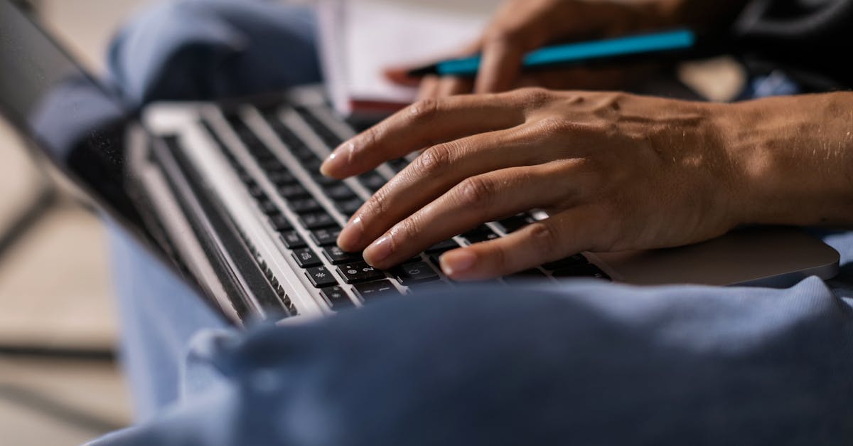 découvrez comment devenir un online writer efficace : conseils, outils et stratégies pour rédiger du contenu de qualité et booster votre présence sur le web.