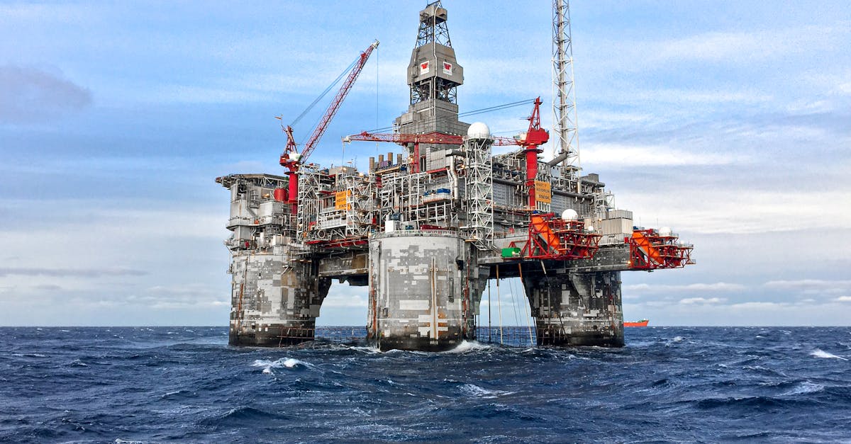 découvrez le métier d'ingénieur pétrolier : missions, formations, compétences requises, perspectives de carrière et défis du secteur de l'énergie.