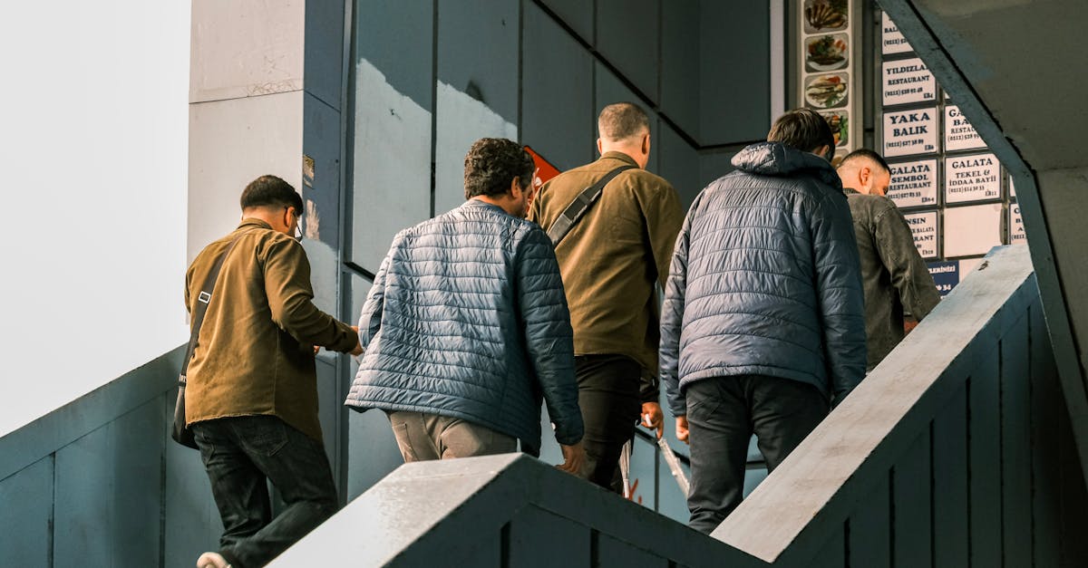 découvrez le rôle du médiateur social : un professionnel clé pour faciliter la communication, prévenir et résoudre les conflits au sein des collectivités et des organisations.