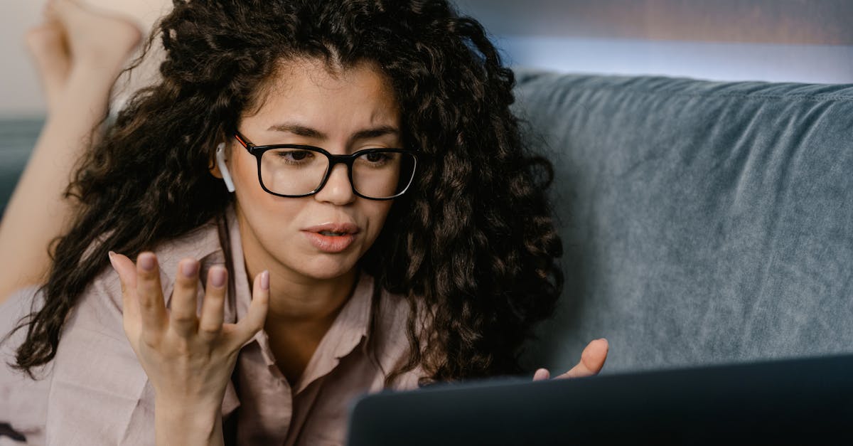 découvrez le métier d'ingénieur en télécommunications : rôle, compétences requises et opportunités de carrière dans les réseaux, la transmission de données et l'innovation technologique.