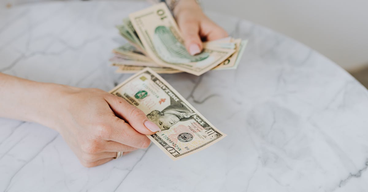 découvrez la définition du coût moyen pondéré, son utilité en finance et comment le calculer pour optimiser vos décisions d’investissement.