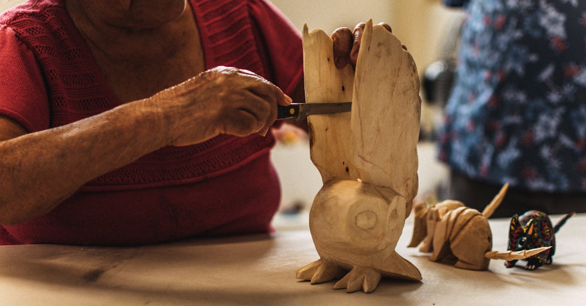 découvrez l'art du woodcarving : techniques, outils et inspirations pour sculpter le bois et créer des œuvres uniques. conseils pour débutants et passionnés de sculpture sur bois.