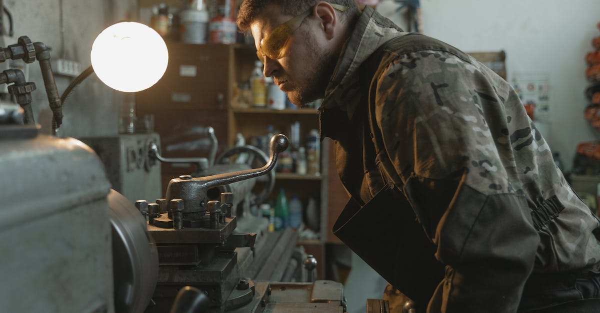 ingénieur en production biotechnologique : expert en conception et optimisation des procédés de fabrication utilisant des organismes vivants pour développer des produits innovants dans les secteurs pharmaceutique, agroalimentaire et environnemental.