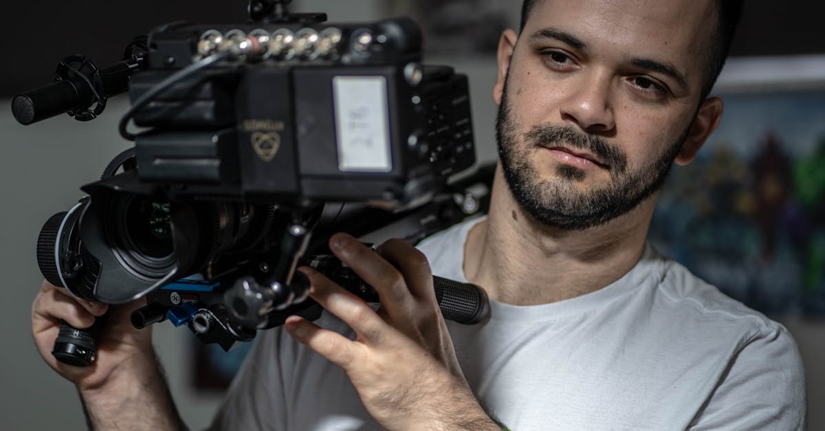 découvrez les services professionnels d'un caméraman expérimenté pour capturer vos moments uniques avec précision et créativité.