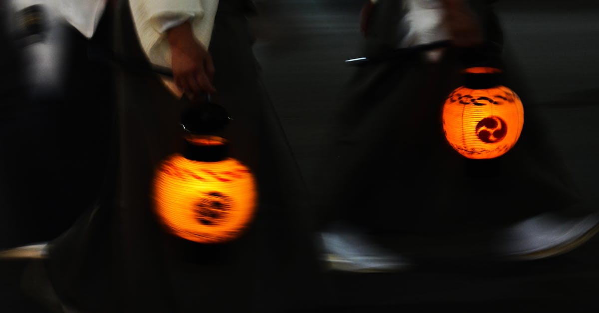 découvrez le rôle essentiel d'un inspecteur des douanes, chargé de contrôler les marchandises et de garantir la sécurité aux points d'entrée internationaux.