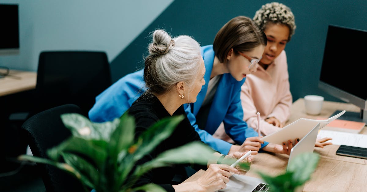 découvrez les obligations légales et responsabilités essentielles des employeurs pour assurer la conformité et le bien-être des employés.