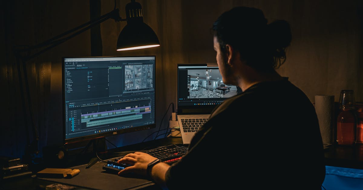 découvrez le métier de monteur vidéo : techniques, outils et conseils pour maîtriser l'art du montage de films et vidéos.