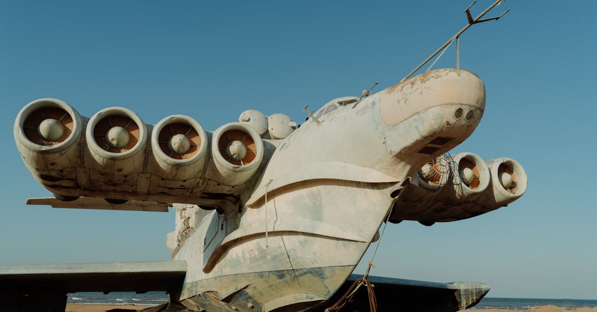 découvrez le métier de mécanicien marine : entretien, réparation et maintenance des moteurs et systèmes des bateaux pour garantir leur performance et sécurité en mer.