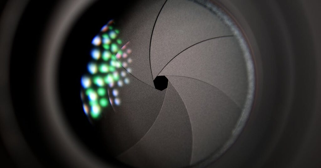 découvrez le rôle clé d'un dessinateur en conception mécanique, spécialisé dans la création de plans techniques précis pour le développement de machines et équipements industriels.