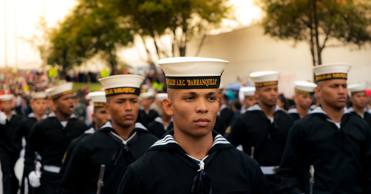 découvrez le métier de marin de la marine marchande, ses responsabilités, les conditions de travail en mer et les opportunités de carrière dans le transport maritime international.
