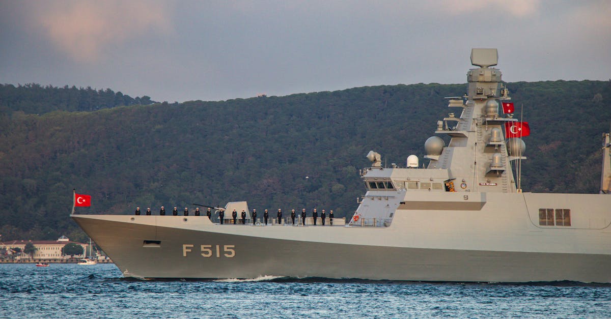 découvrez tout sur les marins de la marine marchande : leurs missions, leur formation, et la vie à bord des navires commerciaux.