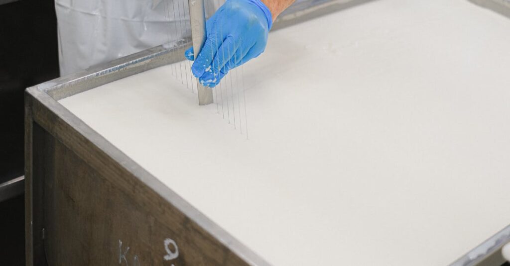 découvrez le rôle clé d'un producteur dans la gestion et la coordination de projets artistiques, cinématographiques ou musicaux, assurant le succès de chaque étape de la création.