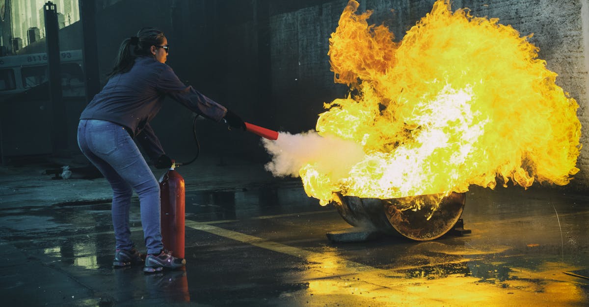 découvrez le rôle clé du risk manager, expert en identification, évaluation et gestion des risques pour assurer la sécurité et la pérennité de votre entreprise.